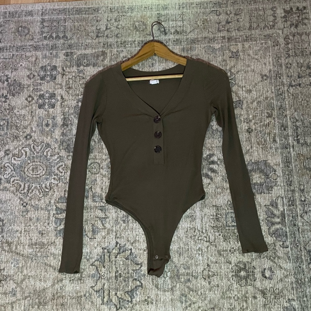 Garage NWOT Green Long Sleeve Body Suit With Buttons Size S